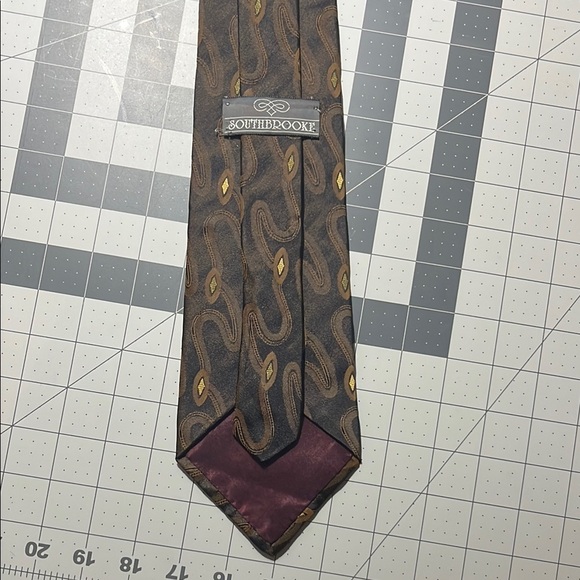 Elegant Brown Patterned Tie - Picture 6 of 7